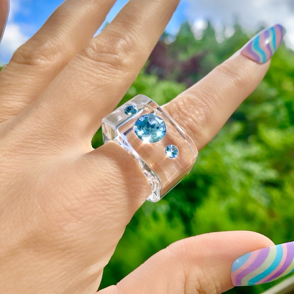 Women’s Blue Swarovski Crystal Lucite Cube Shape Ring, Chunky Statement Rings - Picture 3 of 9